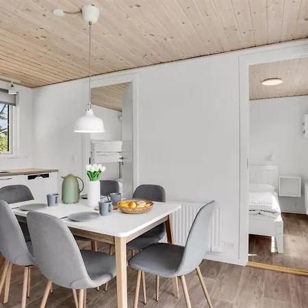 Brun - 900m From The Sea By Interhome Casa vacanze Bøtø By